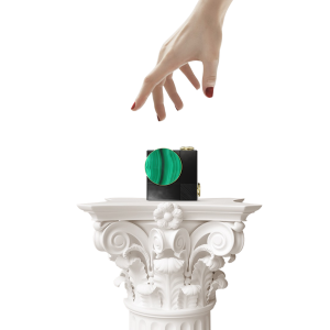 Beauty minaudière – “Eclat de Malachite” –  Launch Edition